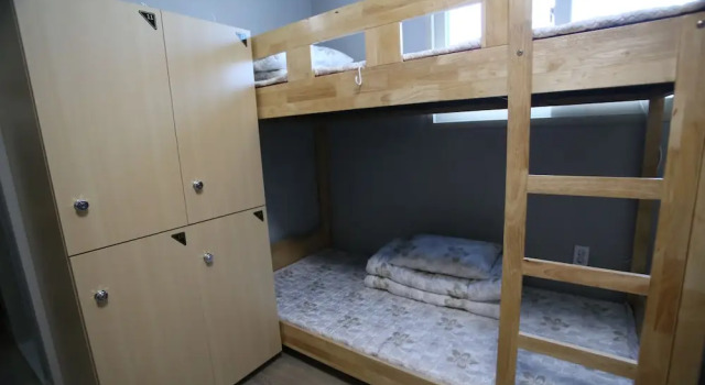 Кровать в общем номере (мужской номер) Namu Guesthouse & Pension - Hostel