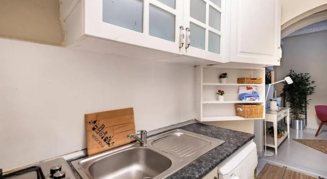 Modern Flat with Central Location in Beyoglu, Забронировать Отель Бейоглу Стамбул, рядом с Цветочный пассаж