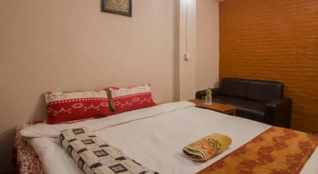 Двухместный номер Economy с балконом Langtang View Nagarkot Bed and Breakfast