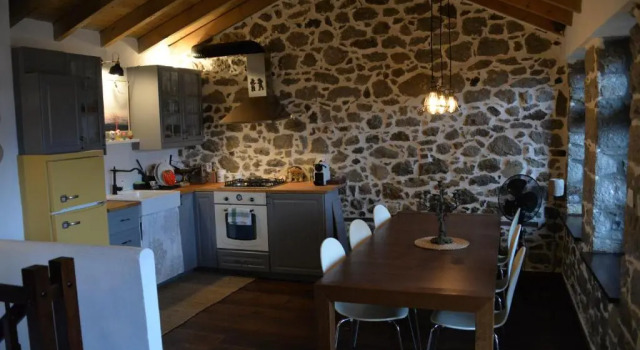 The fig tree house, Забронировать Отель Самотраки Samothraki Island, рядом с Фольклорный музей Самотраки