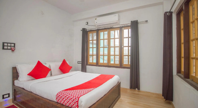 Super Hotel O Champasari Siliguri formerly Four Fox Suits, Prenota Hotel Siliguri West Bengal