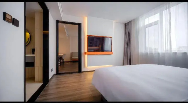 Люкс Deluxe ibis Qingdao Xinduxin CapitaMall Hotel