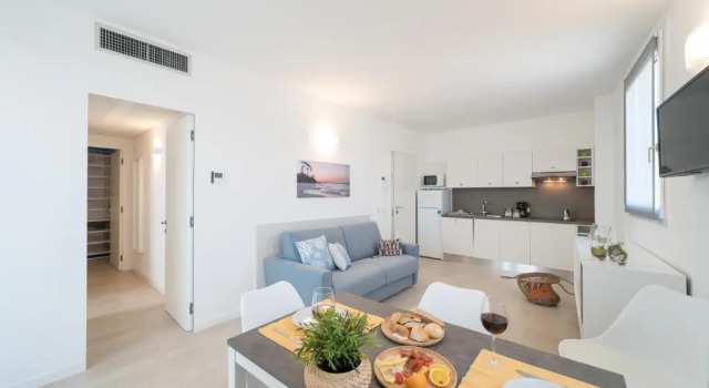 Stylish Residenza Torre Bianca 2 Bedroom Apartment Sleeps 5