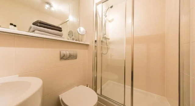 THE BROCH, Ground Floor City Centre Apartment, sleeps 6
