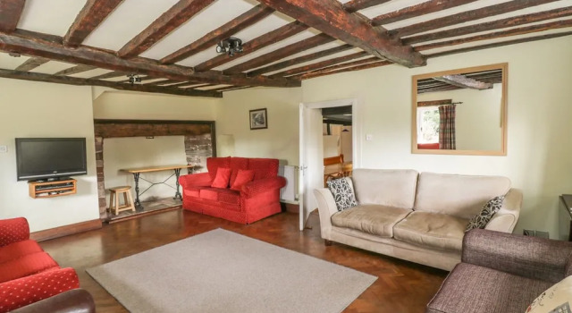 Little Cowarne Court