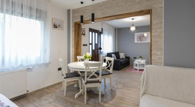 Apartments Lucić, Book Lejlighed Hoteller i Slunj med parkering, Parkering