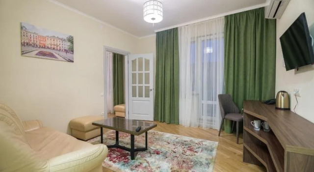Pivdenniy, Rezerwuj Hotel Lwów 