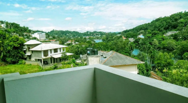 Трёхместный номер Deluxe с балконом Hotel Yo Kandy