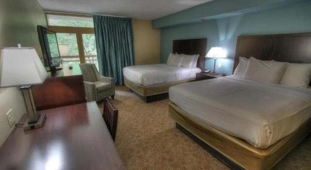 Четырёхместный номер Executive Greystone Lodge on the River