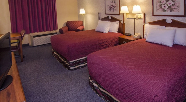 Люкс Ramada by Wyndham Angola/Fremont Area