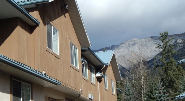 Banff Boundary Lodge