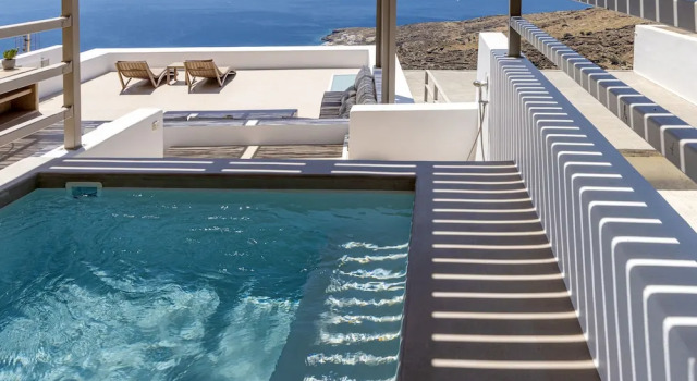 Полулюкс с 3 комнатами с балконом и с видом на море Living Theros Luxury Suites