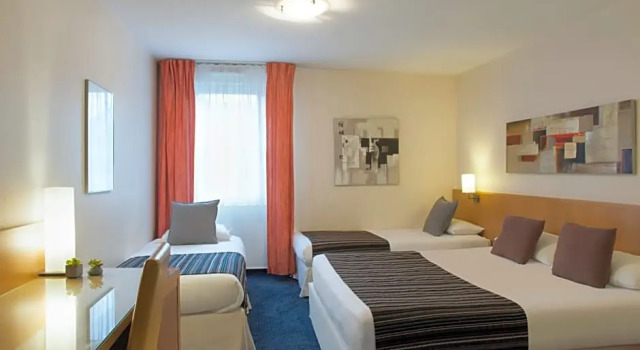 Четырёхместный номер Standard greet Hôtel Montbéliard