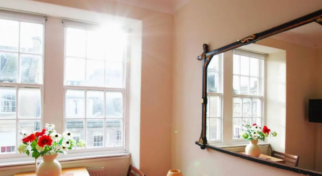 Bright and cosy 2BR Apt with workspace in New town, 5mins to Princes St, Забронировать Отель Новый город Эдинбург, рядом с Национальный музей Шотландии