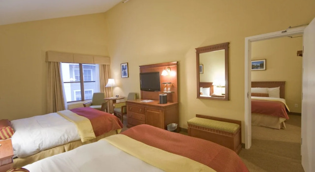 Четырёхместный номер Comfort Sun Peaks Lodge