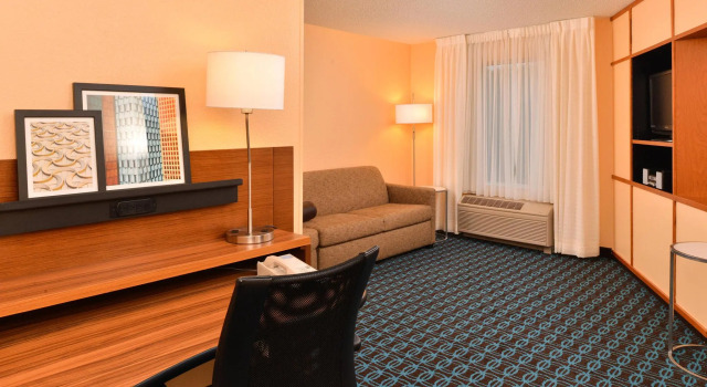 Двухместный люкс с 2 комнатами Fairfield Inn & Suites by Marriott Cleveland Avon
