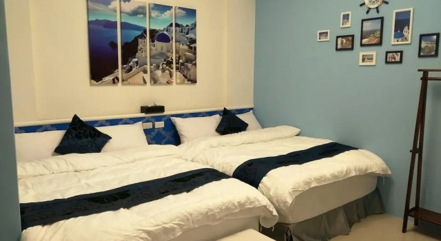 Четырёхместный номер Standard с балконом Red Apple B&B