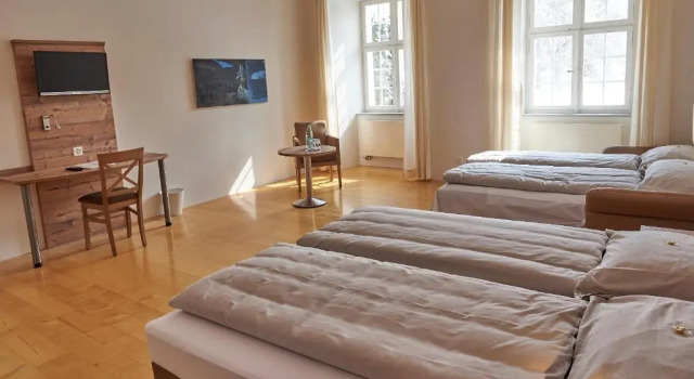 Четырёхместный номер Standard Klosterhotel Kreuz