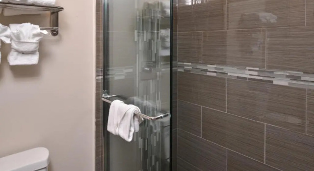 Четырёхместный номер Deluxe Tarzana Inn