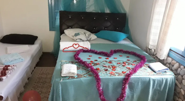 Alya Pansiyon, Забронировать Отель Сельчук Измир, рядом с Музей Эфеса