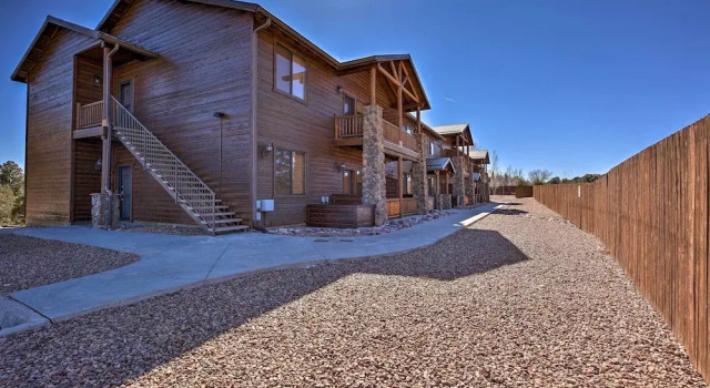 Near Lake & Trails: Show Low Condo w/ Grill!, Rezerwuj Apartament Apartamenty w Show Low, Apartament