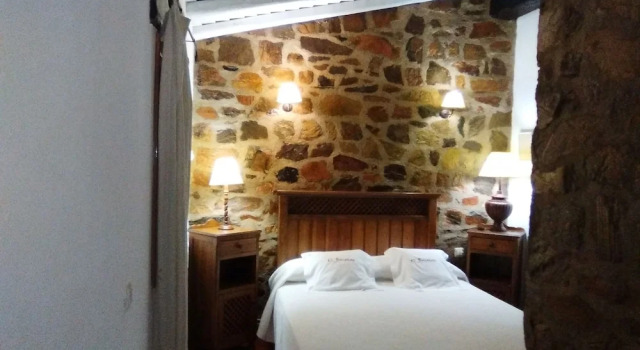 Comfy Farmhouse in Valencia de Alcántara With Pool, Varaa Hotelli Valencia de Alcantara 