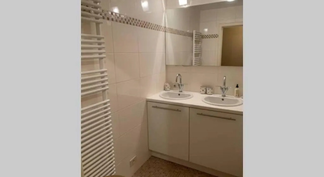 Two bedroom apartment - 50 meters from beach and KYC, Prenota Appartamento Hotel a Fiandre Occidentali con parcheggio, Parcheggio