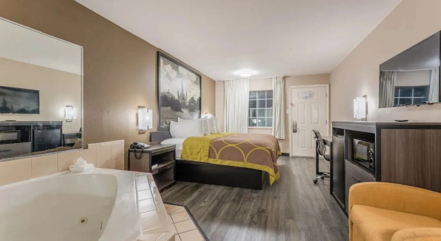 Люкс Super 8 by Wyndham Lake Charles Northeast