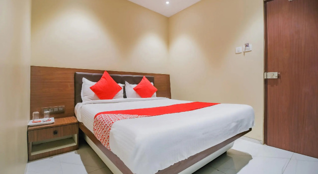 OYO 79617 Hotel Ahlan International