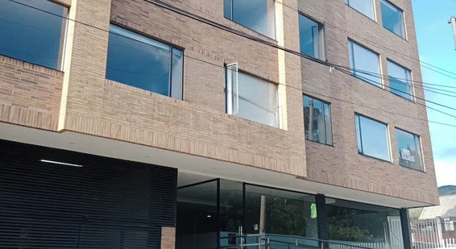 Rolo Aptos Amoblados Valmont, Забронировать Апарт-отель Отели Богота с парковкой, рядом с Del Bosque Clinic, Парковка