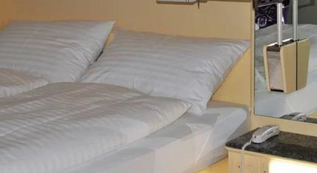 Hotel Weiss Kreuz Malans GmbH, 预订 酒店 Malans 莱茵河谷