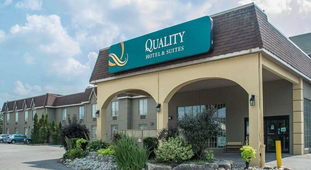 Quality Hotel & Suites, Varaa Hotelli  
