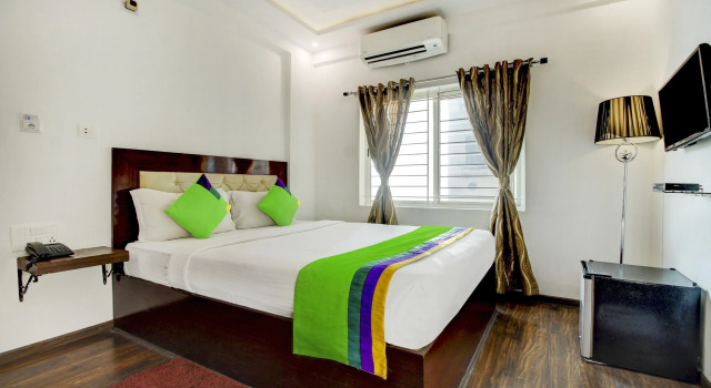 Номер Deluxe Treebo The Sai Leela Suites