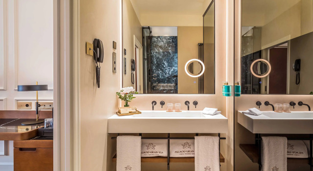 Номер Deluxe Palacio Gran Vía, a Royal Hideaway Hotel
