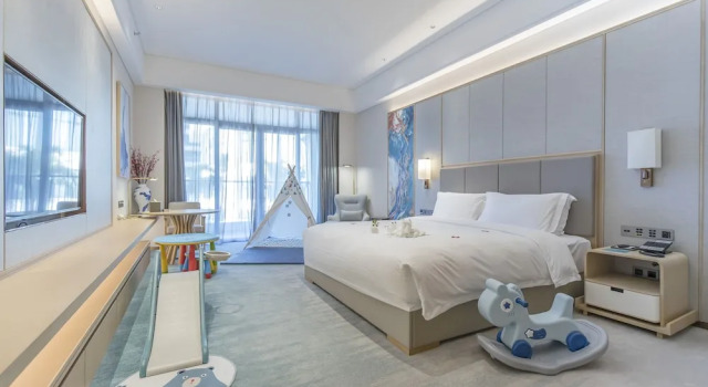 Двухместный семейный номер Standard с видом на бассейн Qianhuazhou Hotel