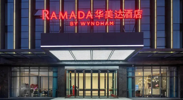 Ramada by Wyndham Huai\an City Center, Rezerwuj Hotel Qingjiangpu Chiny