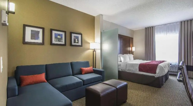 Люкс Comfort Suites Regina