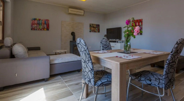 Large Holiday Home With Private Pool, Wellness & Sea View, Забронировать Отель Отели Приморско-Горанской жупания с парковкой, Парковка