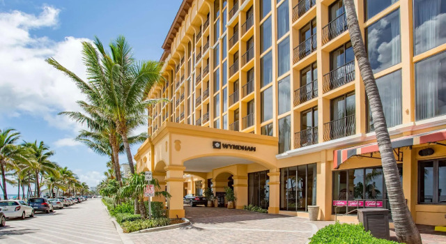 Номер Standard с видом на океан Wyndham Deerfield Beach Resort