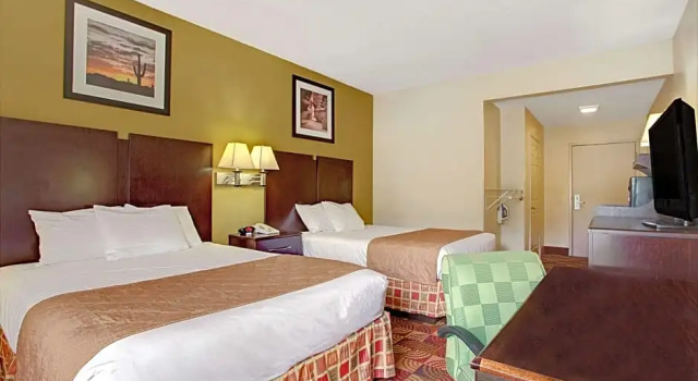 Шестиместный люкс с 2 комнатами Days Inn & Suites by Wyndham Ridgeland