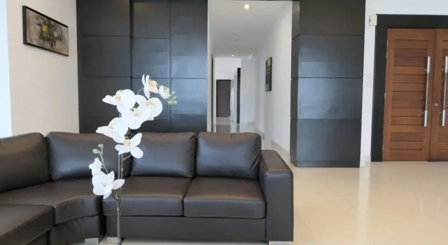 Gurney Seafront Supercondo 4B Penthouse