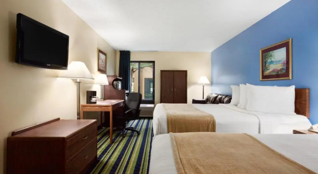 Четырёхместный номер Standard Days Inn by Wyndham Fargo - West Acres