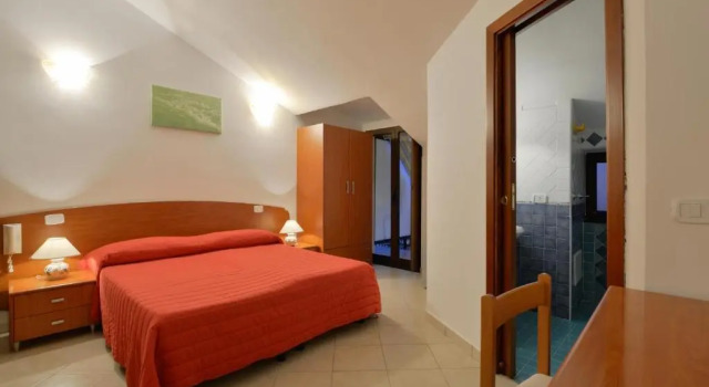 Четырёхместный номер Standard Hotel La Marina