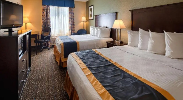 Четырёхместный номер Standard с балконом Best Western Richland Inn Mansfield