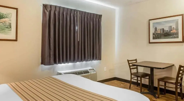 Номер Standard Suburban Studios near University of North Carolina-Charlotte