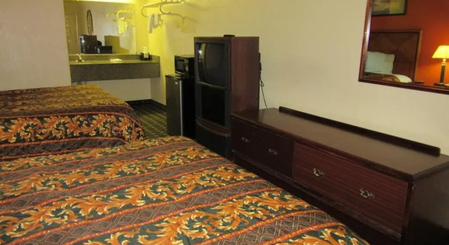 Deluxe Inn Irving, Забронировать Отель Ирвинг Dallas - Fort Worth Metropolitan Area, рядом с Irving Health Center