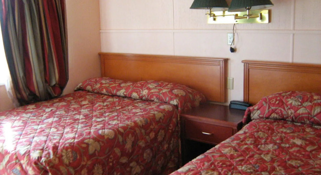 The Ol' Frontier, Book Mini-hotel Revelstoke Mountain Revelstoke