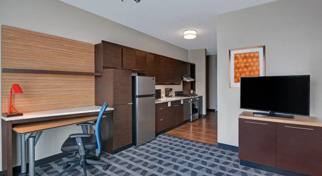 TownePlace Suites by Marriott Indianapolis Downtown, Забронировать Отель Отели Индианаполиса с парковкой, рядом с Музей американских индейцев и западного искусства Эйтелджорг, Парковка