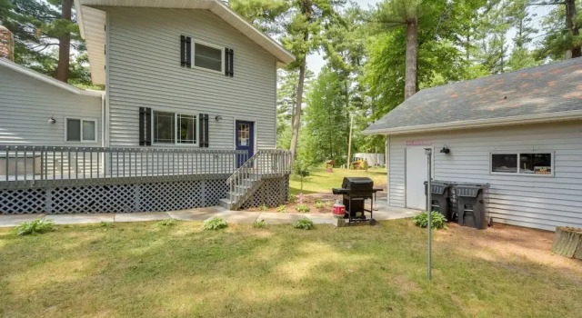 Spacious Home w/ Deck on Lake Chetek!, Rezerwuj Dom wakacyjny Chetek Wisconsin