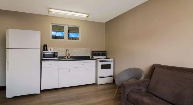 Двухместный люкс c 1 комнатой Canadas Best Value Inn & Suites Kamloops